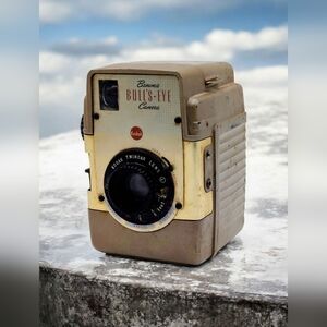 Kodak Brownie Bull's-Eye Camera - Vintage Tan Gold